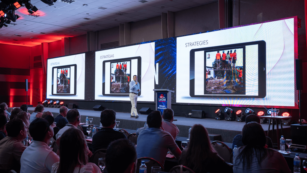 COBB EVENTO CORPORATIVO PAINEL LED - QAV Eventos | Painel de Led, Som, Luz e Imagem