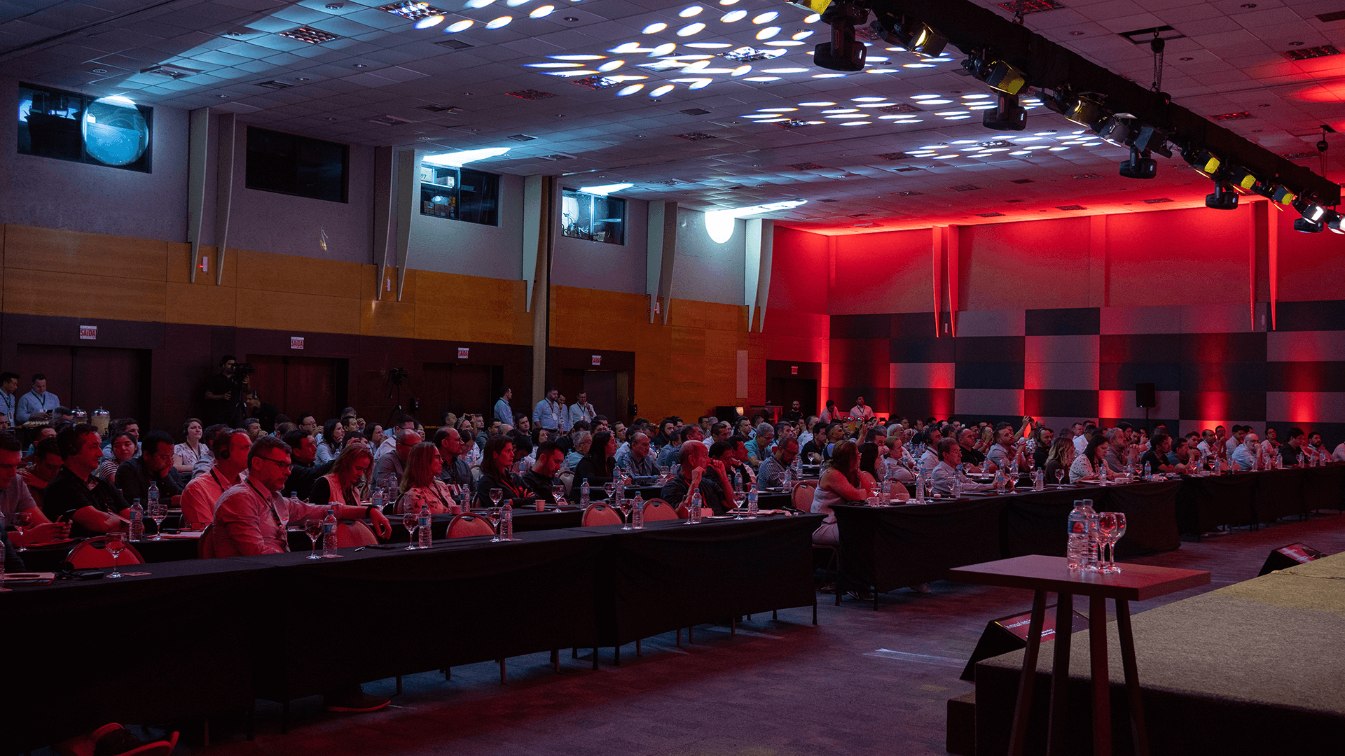 COBB_EVENTO CORPORATIVO PAINEL LED1 COBB EVENTO CORPORATIVO PAINEL LED1 - QAV Eventos | Painel de Led, Som, Luz e Imagem