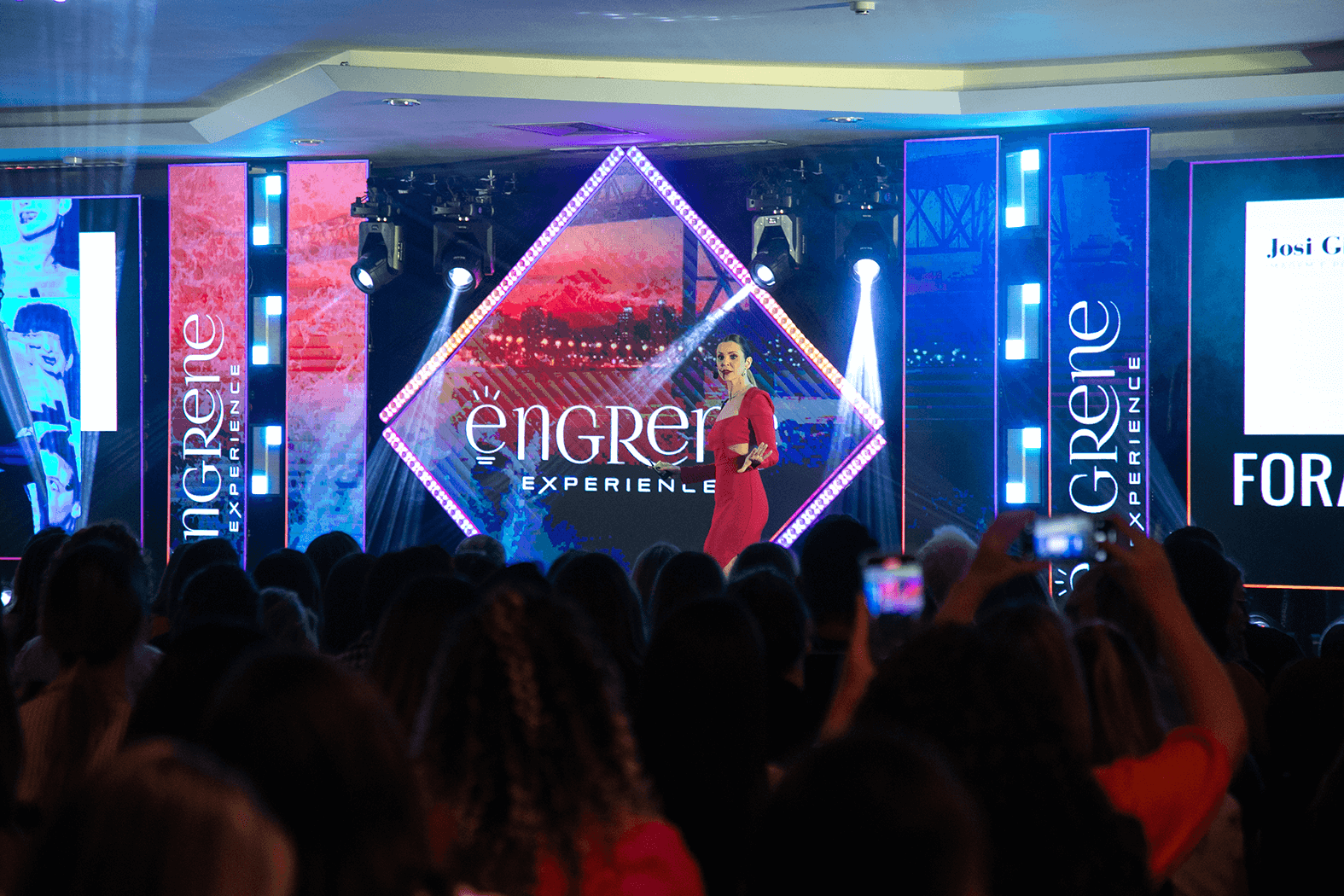 s (1) Mostrando a montagem do evento corporativo